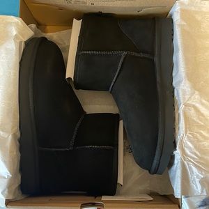 Black mini UGG II